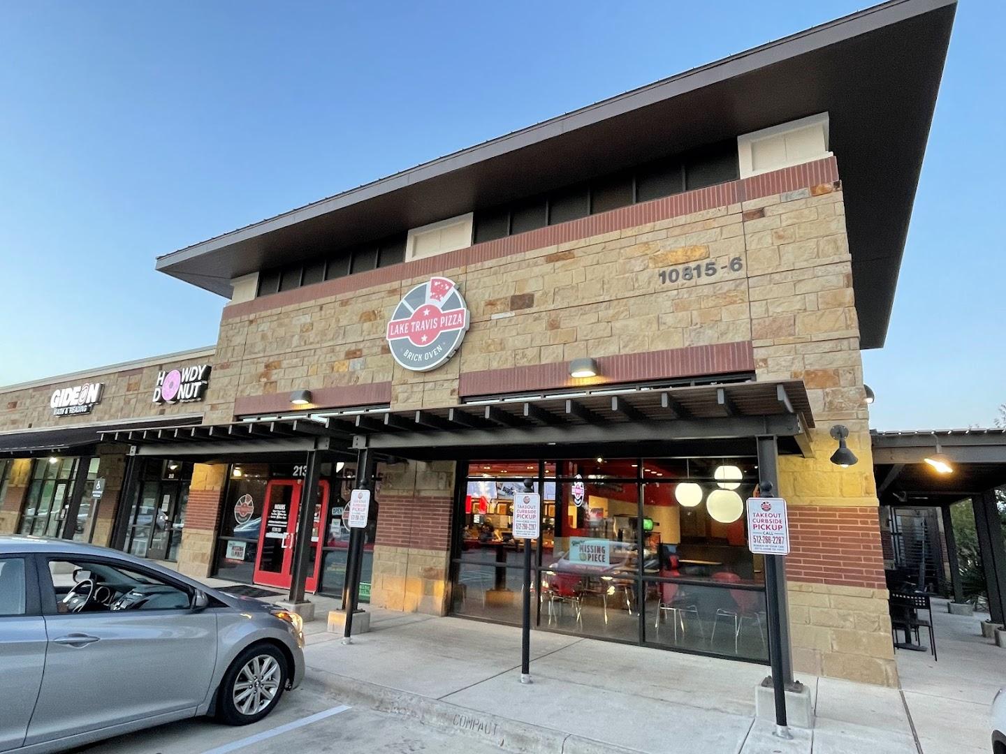 Lake Travis Pizza at Riverplace